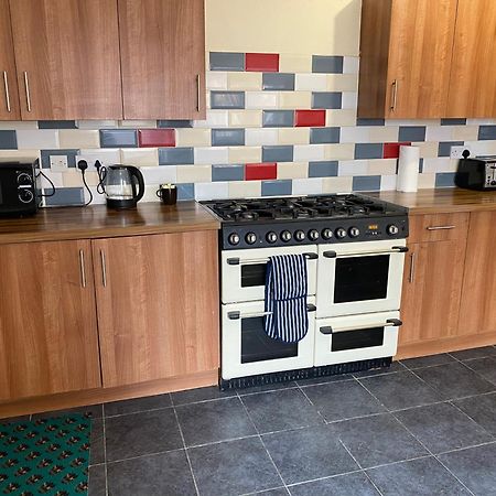Berks Luxury Serviced Apartments,5 Bedrooms, 5 Double Beds, 2 Bathrooms, Free Super Fast Wifi & Parking Earley Exterior foto