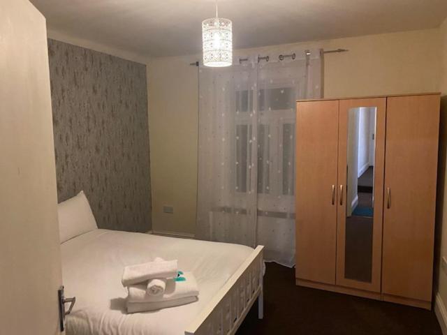 Berks Luxury Serviced Apartments,5 Bedrooms, 5 Double Beds, 2 Bathrooms, Free Super Fast Wifi & Parking Earley Exterior foto