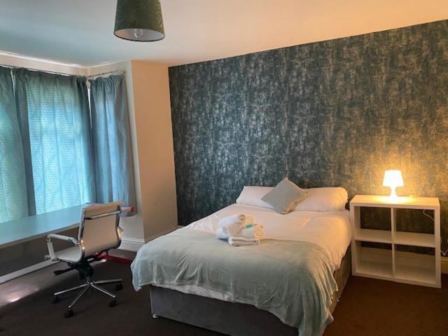 Berks Luxury Serviced Apartments,5 Bedrooms, 5 Double Beds, 2 Bathrooms, Free Super Fast Wifi & Parking Earley Exterior foto