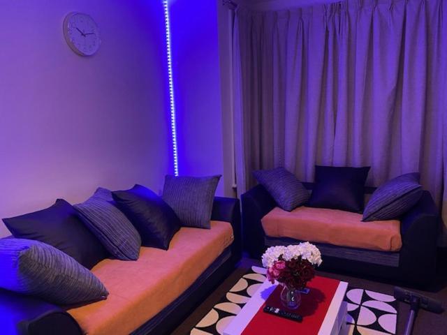 Berks Luxury Serviced Apartments,5 Bedrooms, 5 Double Beds, 2 Bathrooms, Free Super Fast Wifi & Parking Earley Exterior foto